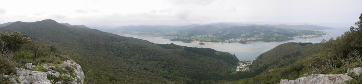 Urdaibairen ikuspegia Atxarreko tontorretik gertu