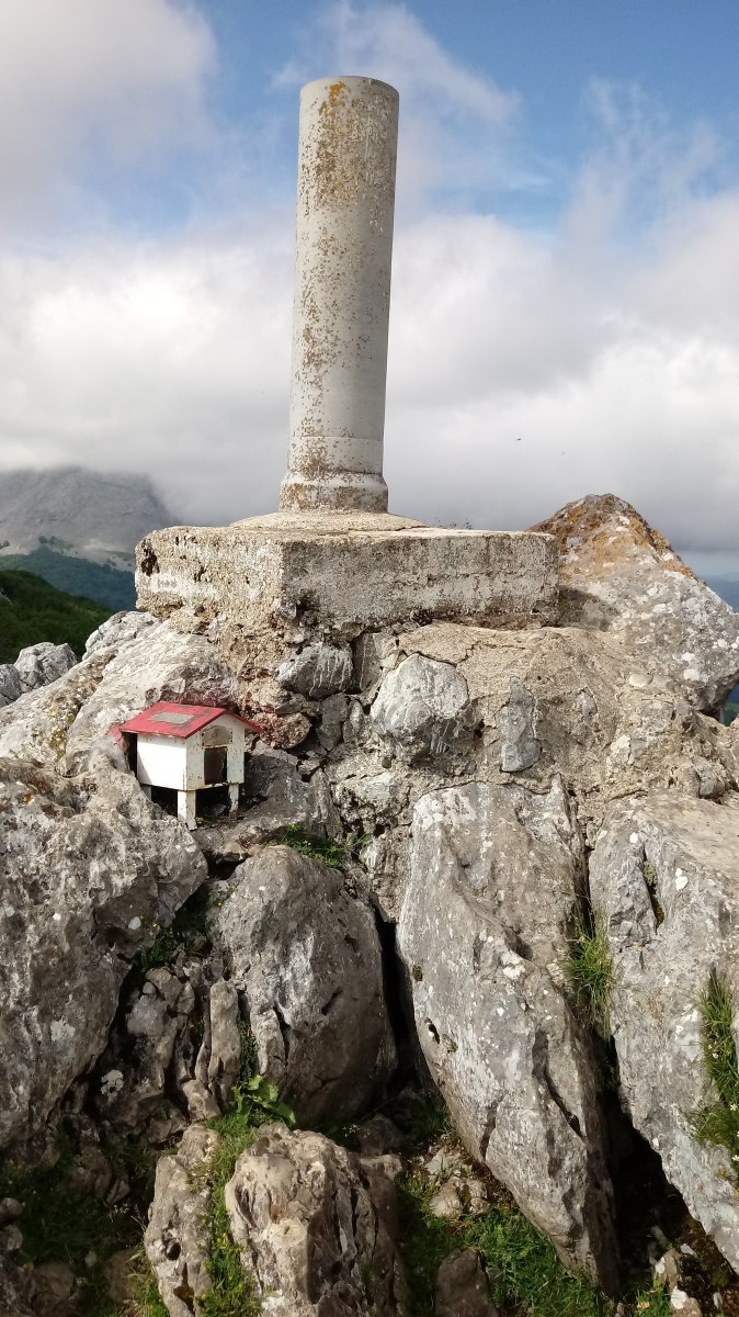 Orixol (1131m) tontorra, postontzia eta erpin geodesikoa