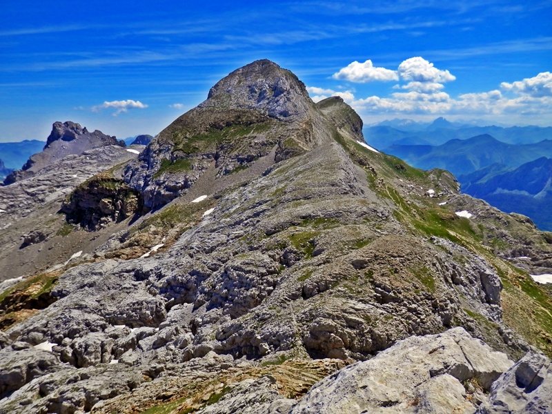 Hiru Erregeen Mahaia