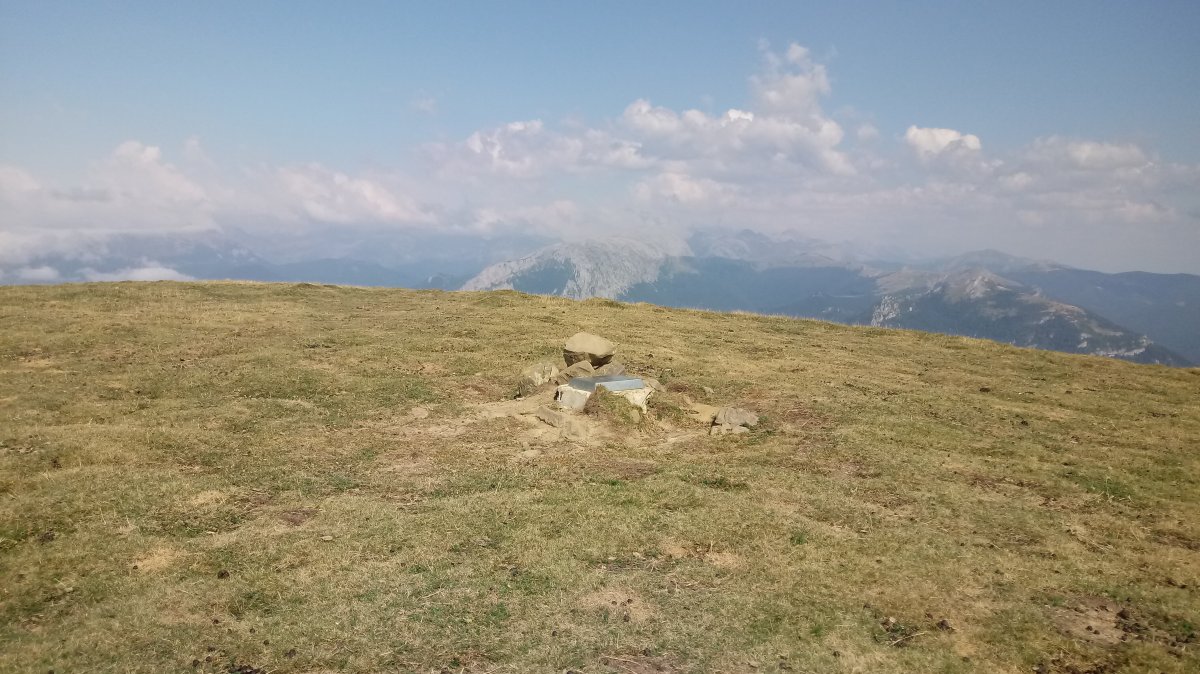 Kakueta tontorra eta postontziaren hondarrak