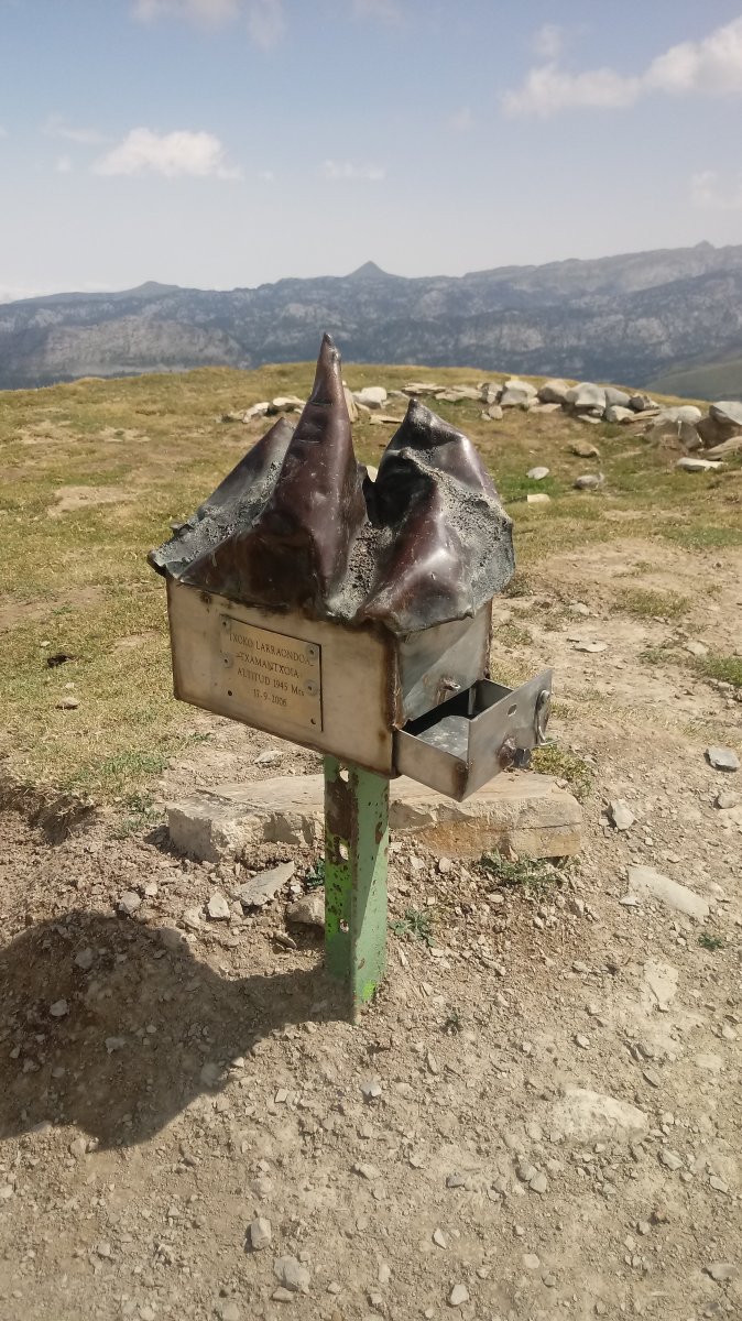 Txamantxoia, gailurreko postontzia