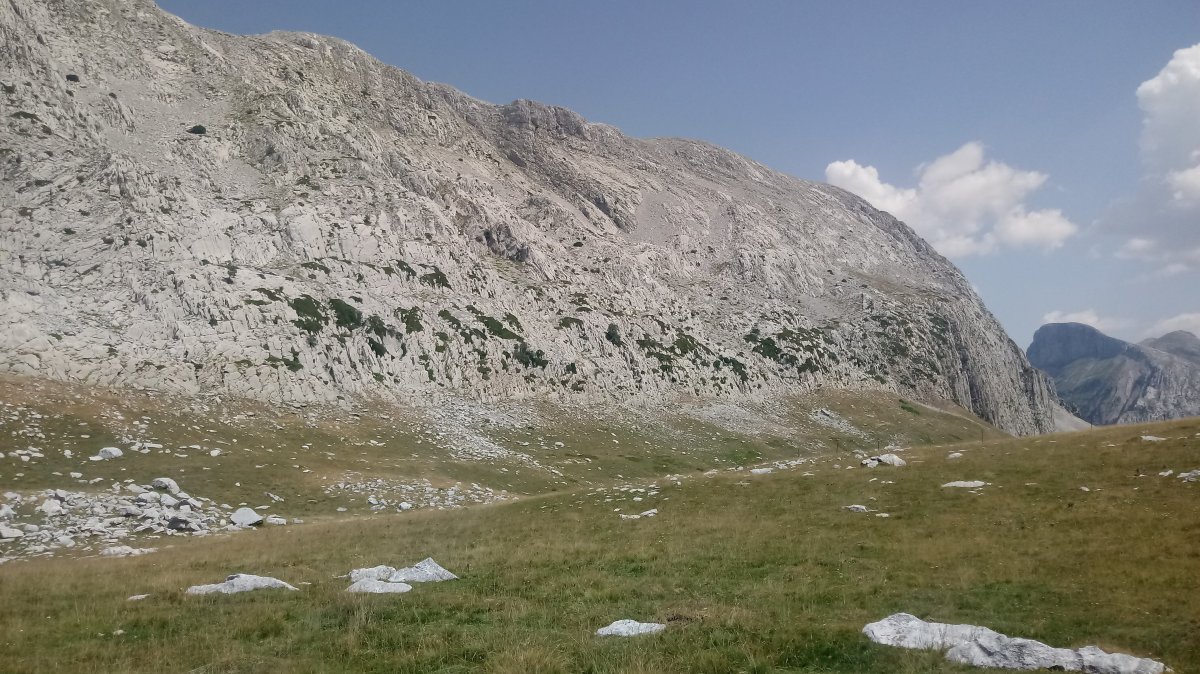 Ezkaurre (2045m) hegoaldetik ikusita
