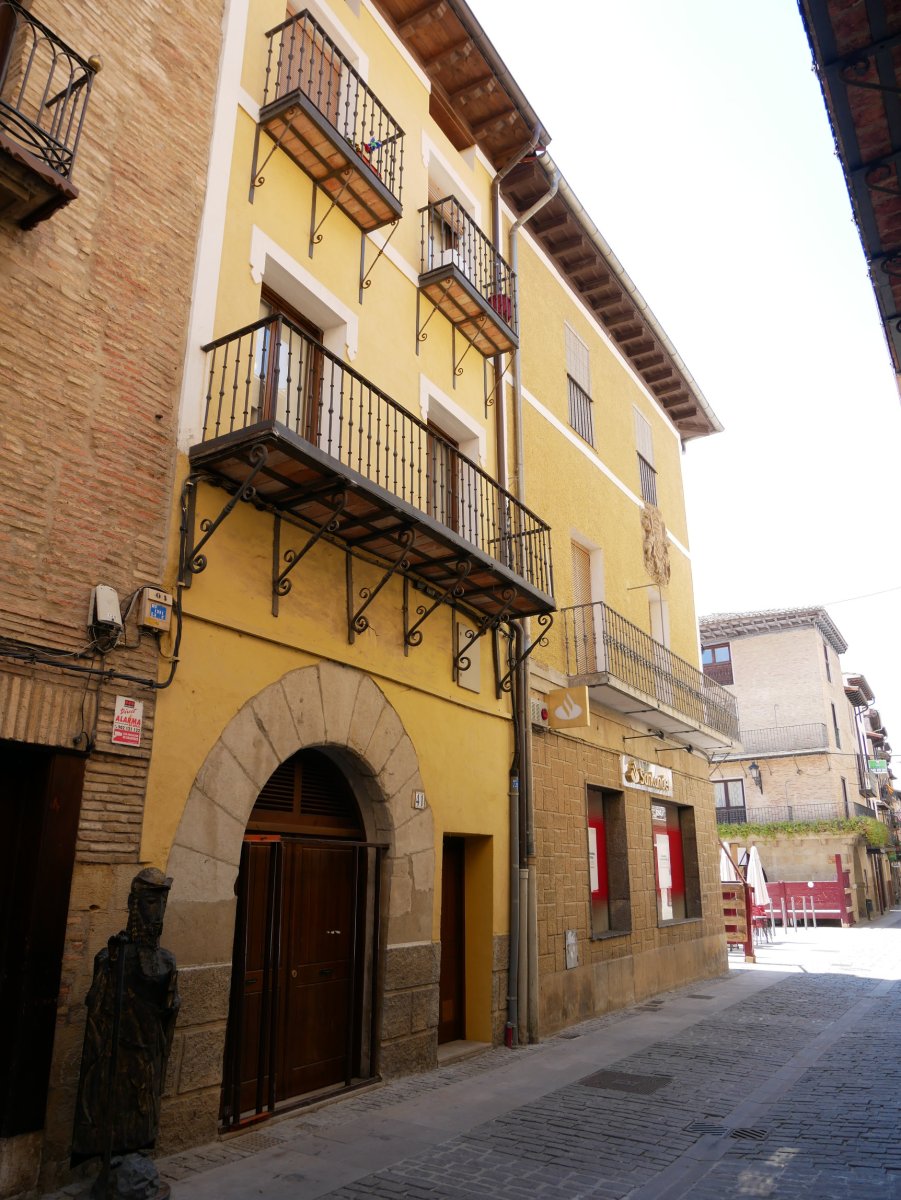 Kale Nagusiko etxea, Gares