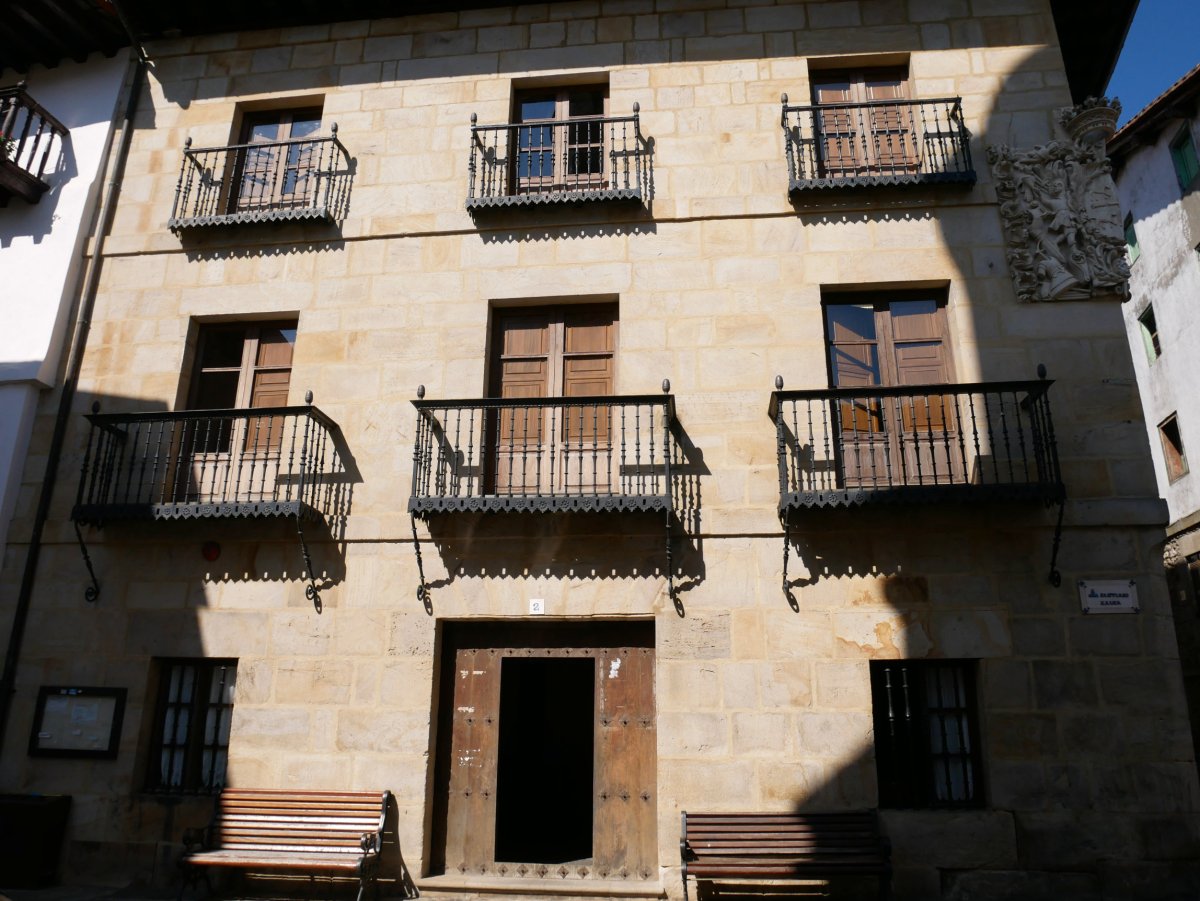 Garro jauregia, Leintz Gatzaga