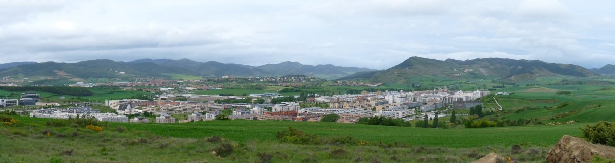 Sarriguren eta Arangurengo mendiak gailurretik 