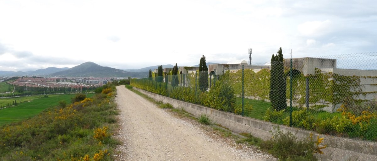 Gailurra, ur deposituen instalazioekin. 