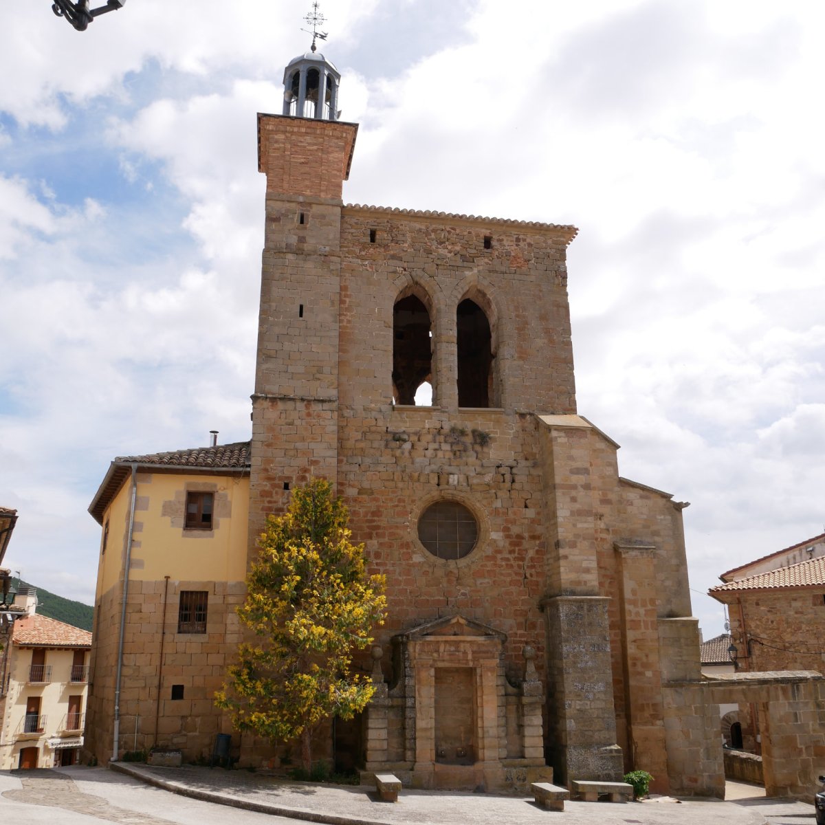 San Roman eliza, Zirauki