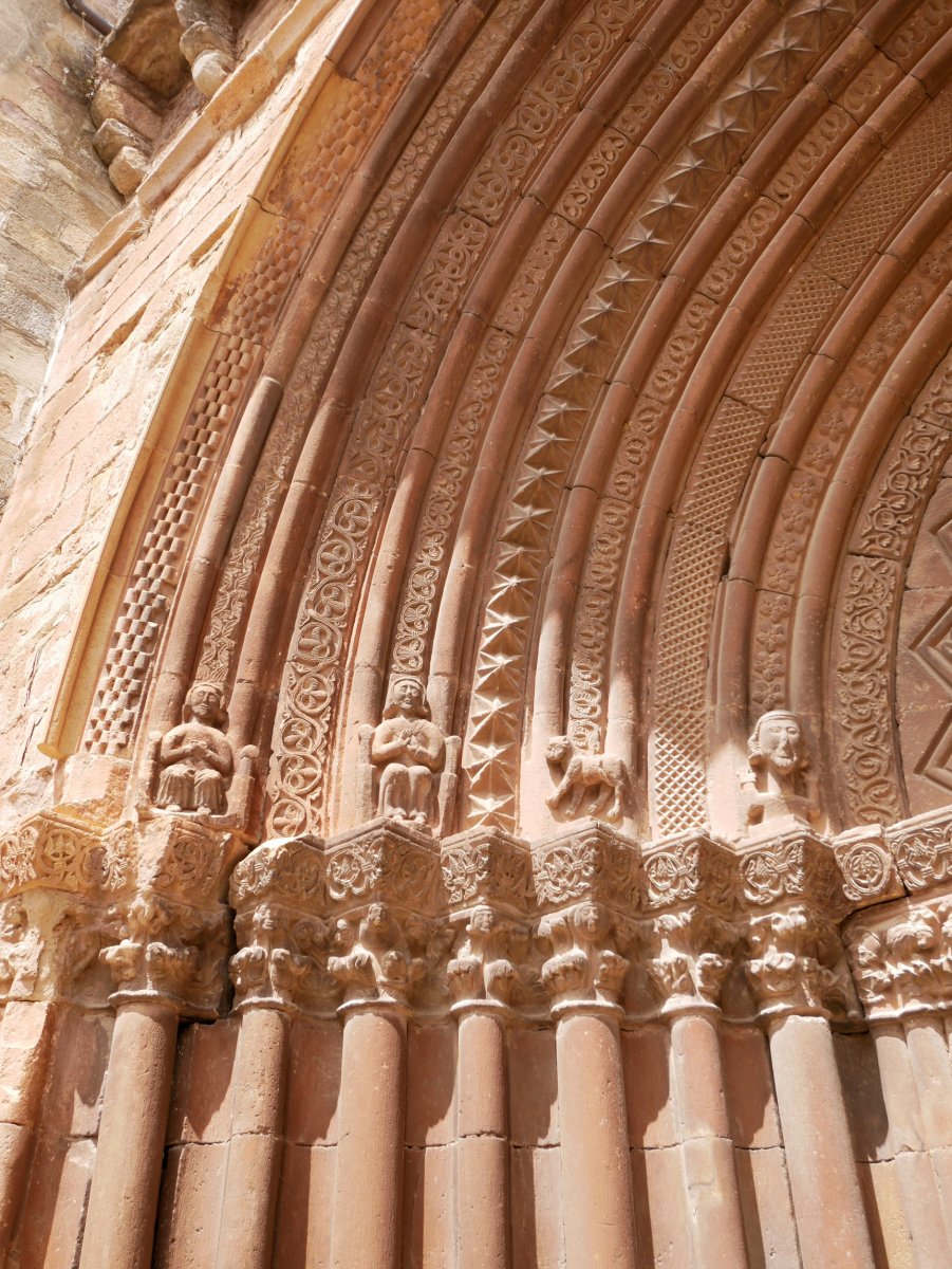 San Roman eliza, Zirauki