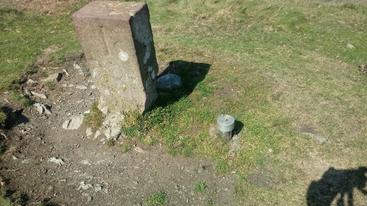 Mendieder (1071m) postontzia eta mugarria (Ituren-Sunbilla-Arantza)