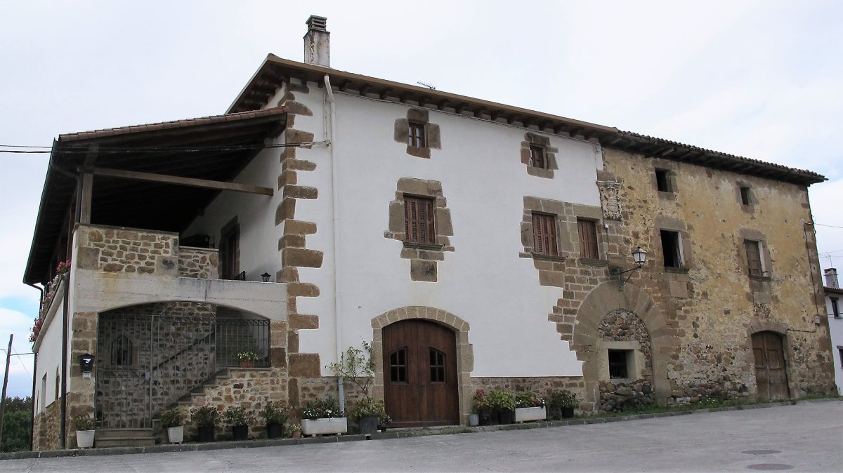 Antsonea etxea, Orokieta-Basaburua