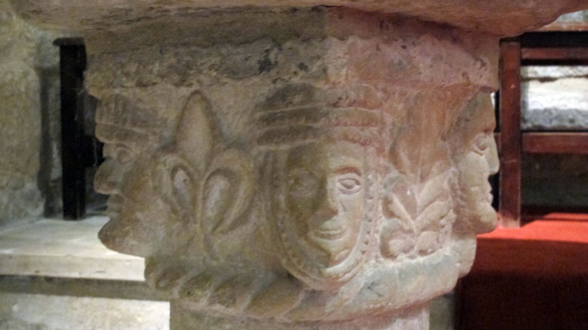 Asunción elizako bataiarria, Larrion-Allin