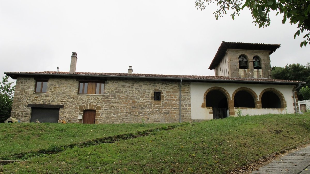 Eskolazarra eta Natividad eliza, Erbiti-Basaburua