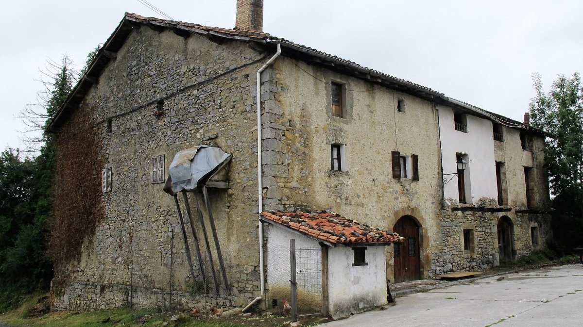 Txotola-Apeztegia etxea, Erbiti-Basaburua