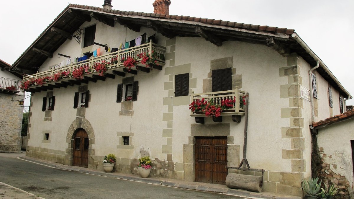 Albirenea etxea. Gartzaron-Basaburua