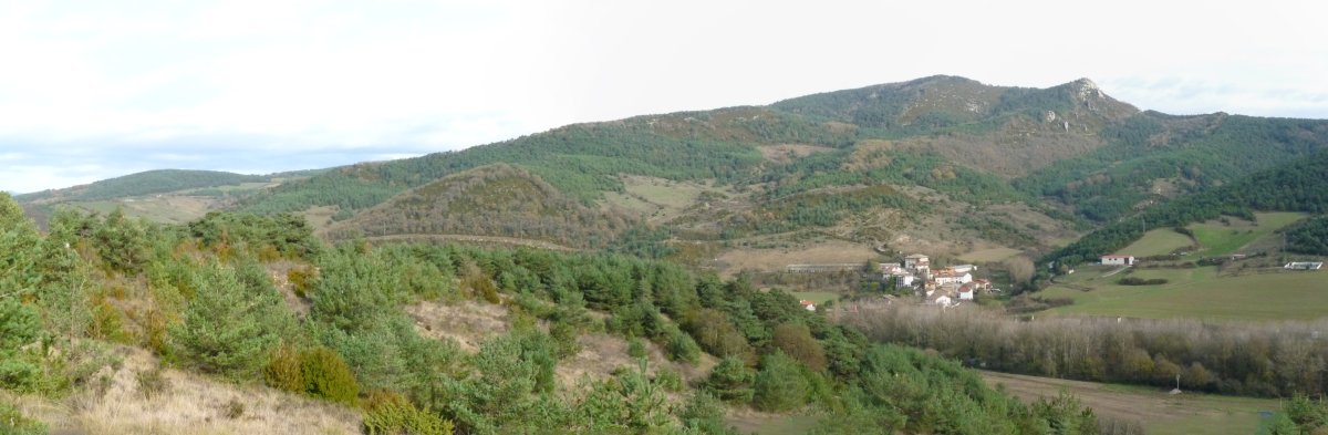 Olabe herria, Elixato eta Berrondo harriaren azpian, Txarakako bidetik