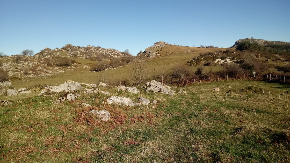 Iruaitz (755m), Ametzueta (809m) eta Orkatzategi (869m) Arbetik (731m)