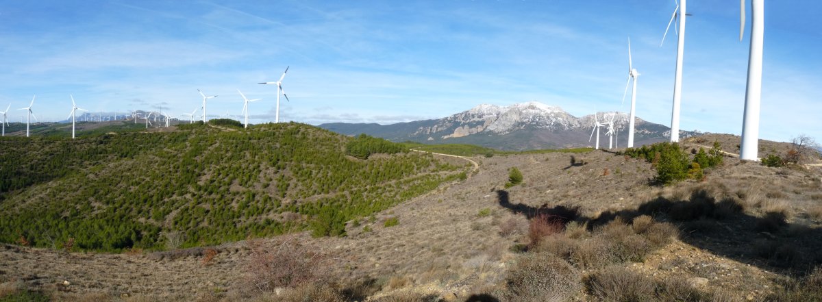 Valdeneroko gailurra, eskuinaldean
