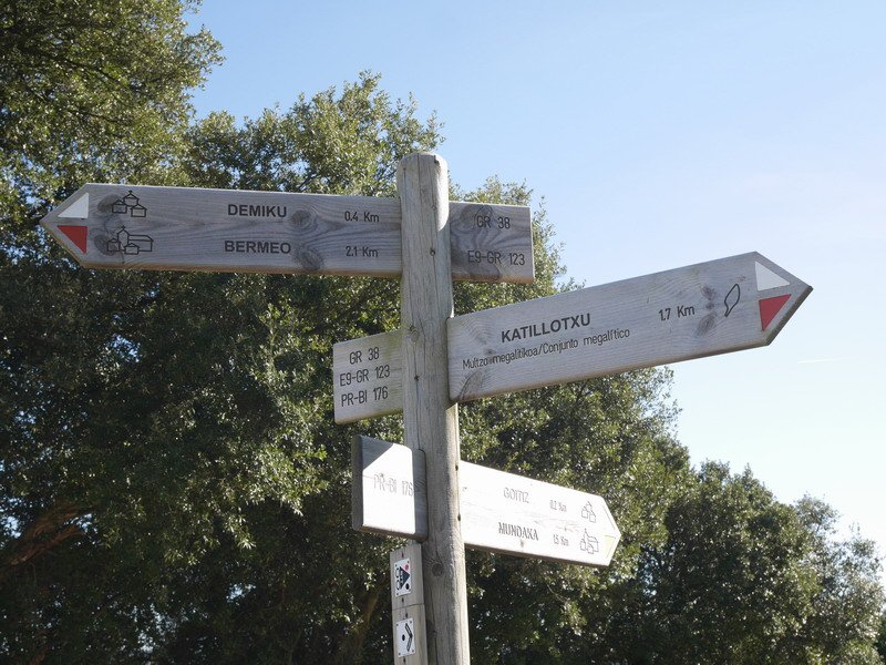 Seinaleak Demikutik Katillotxura igotzen den bidean