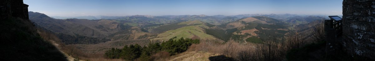 Ermitaren atzeko behatokitik iparraldera ikuspegi zabala