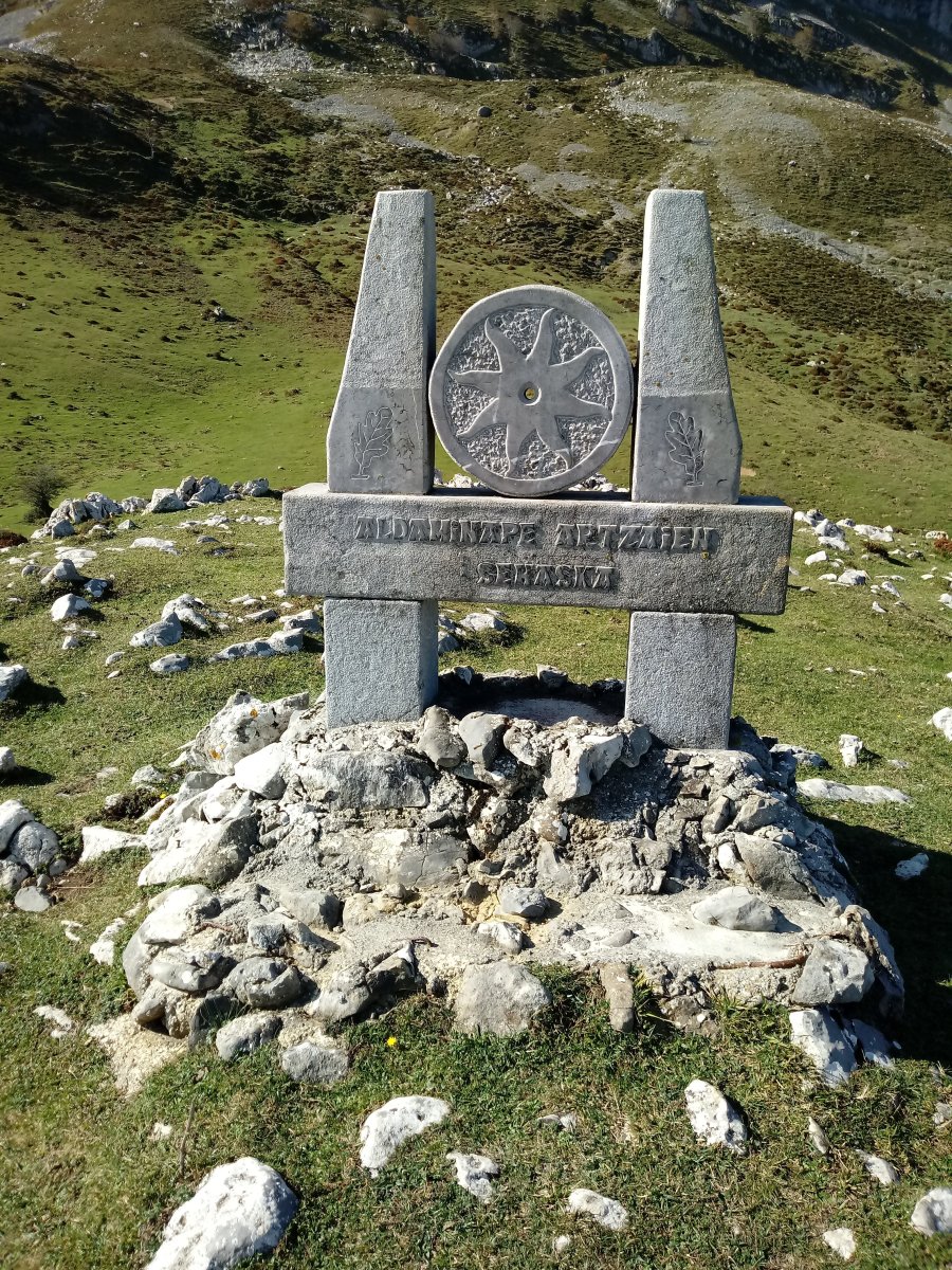 Aldaminapeko oroigarria