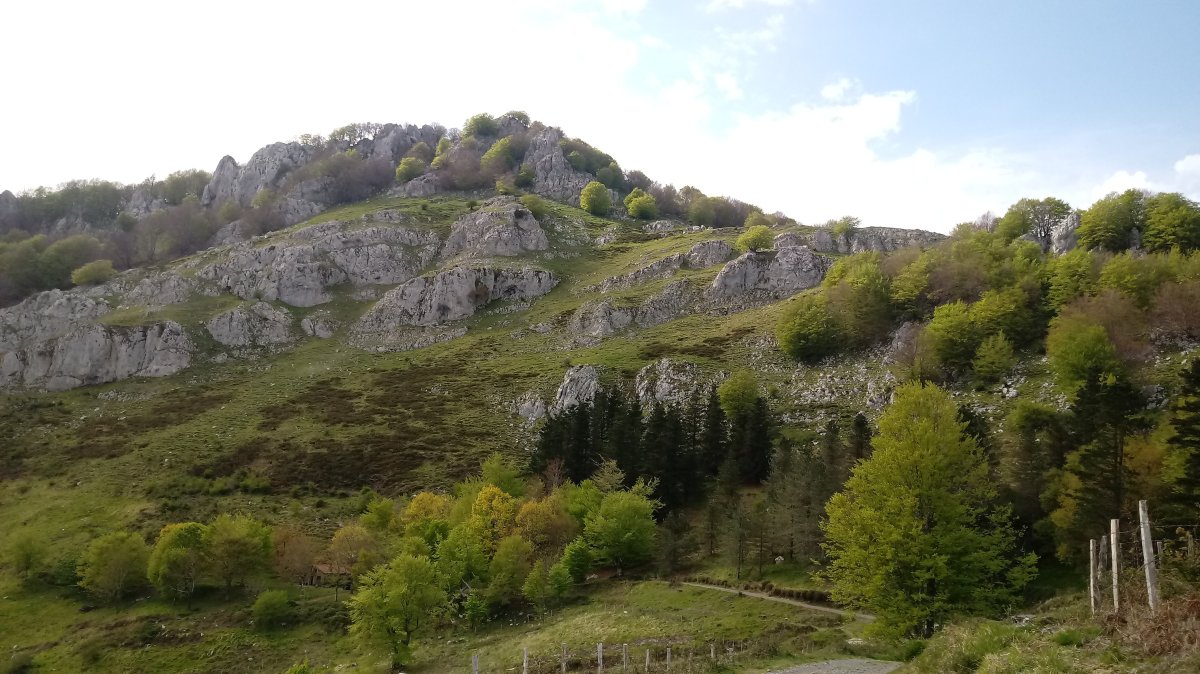 Ipizte-Hiruatxeta (1055m) mendia