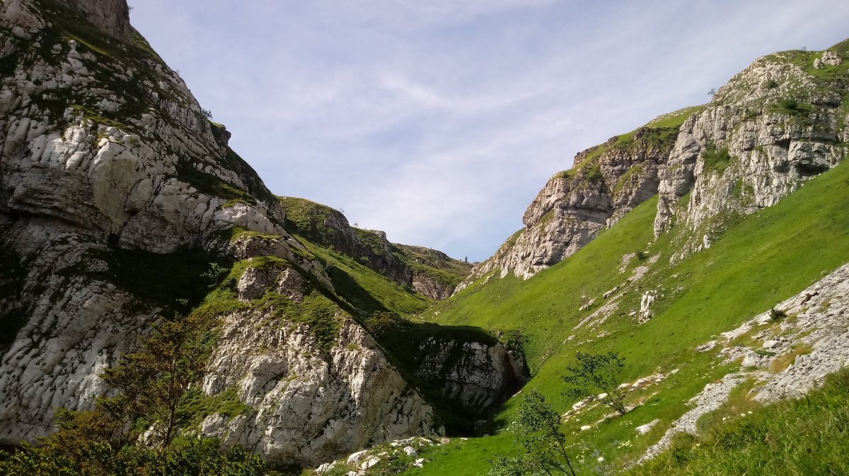 Erraitzera igotzen Ehujarreko arroilatik