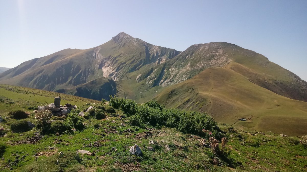 Xaxpigaña (1768m) eta Orhi (2017m) Thartapuntako (1526m) tontorretik