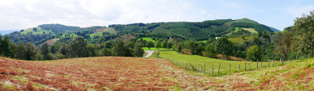 Illasmendi (ezkerrean) eta Agina (eskubian) Berreuko hegitik