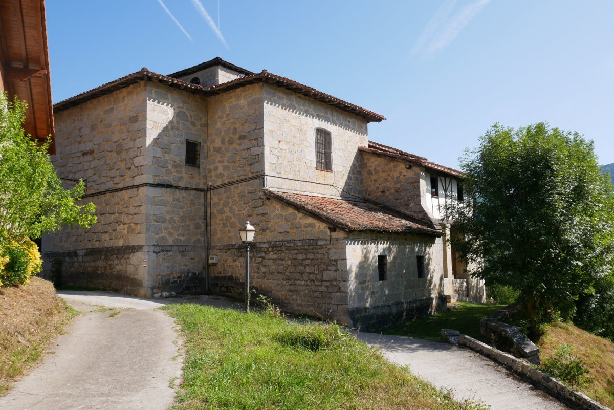 Asuncion eliza, Uztegi