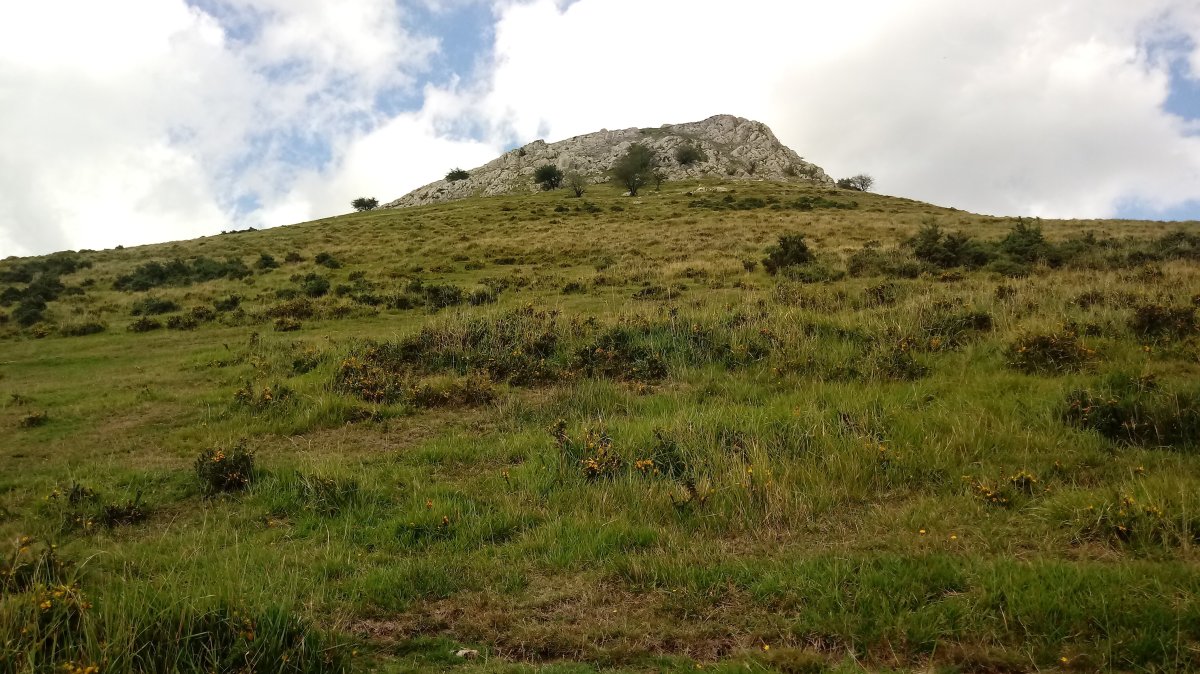 Ausa Gaztelu (904m) mendia