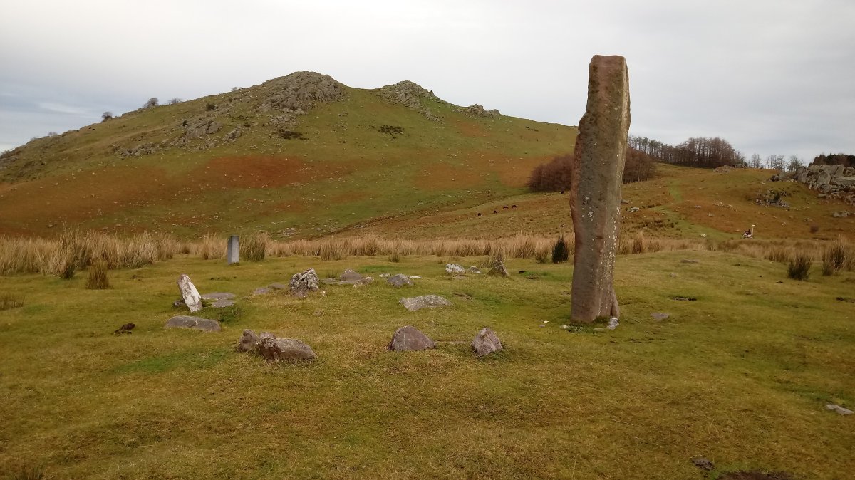 Eteneta I zutarria, atzean Adarra mendia