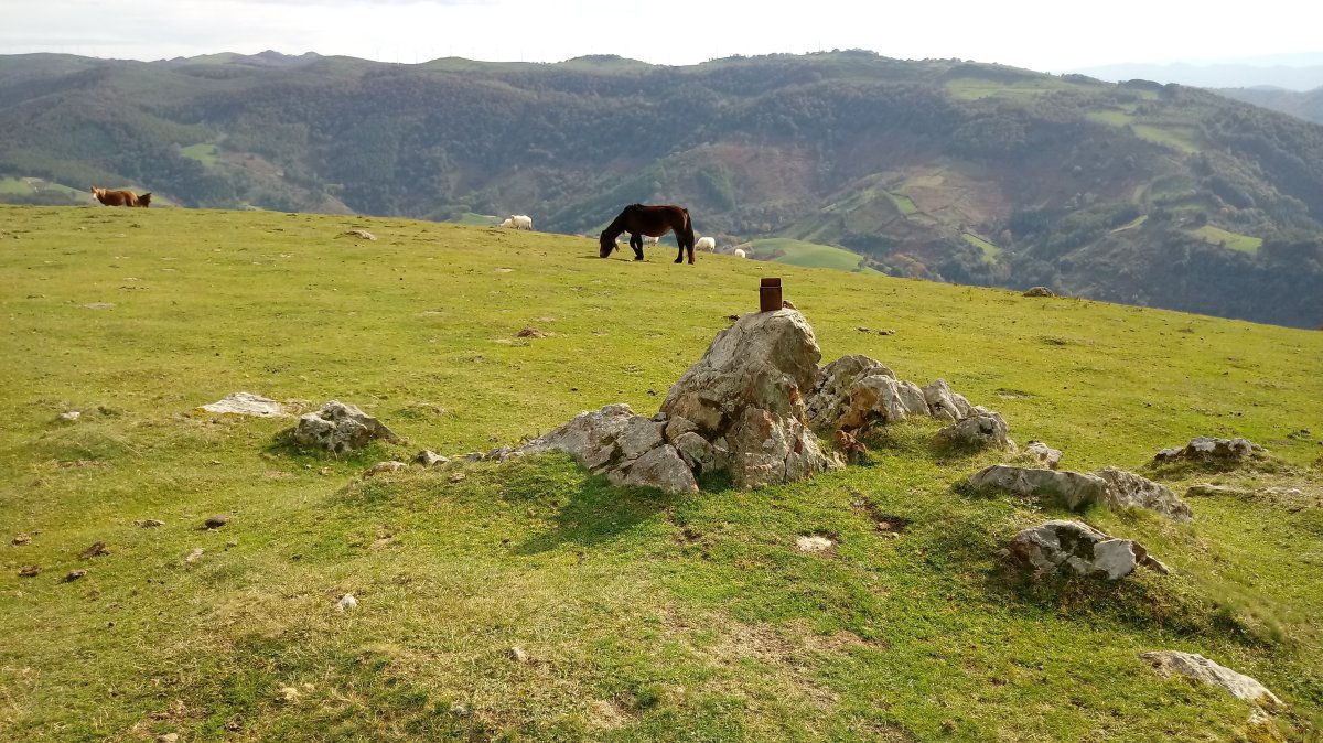 Baztarla (942m) tontorra