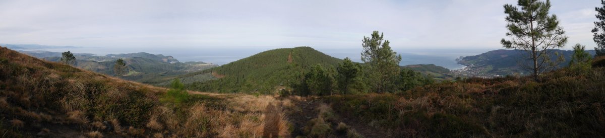 Jata Nagusira igotzen den bidetik iparraldera ikuspegi zabala