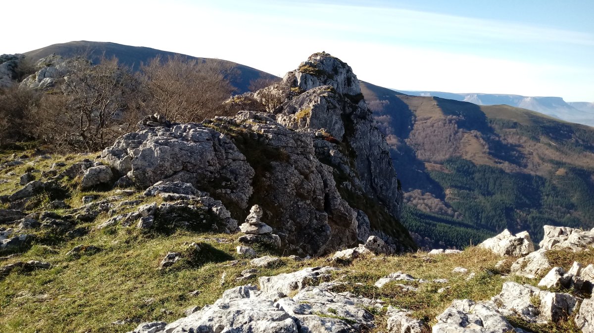 Axkorrigain (1095) eta Atxargaun (1067m) arteko lepoa