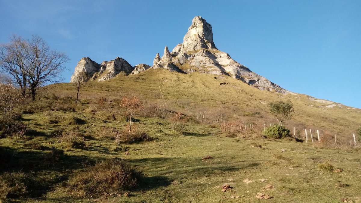 Iturrigorri (1073m) mendiren azpitik