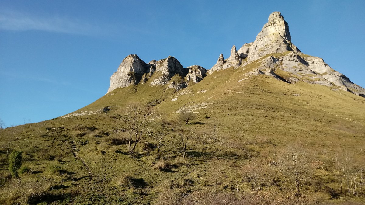 Iturrigorri (1073m) mendiaren azpitik