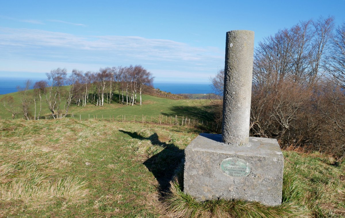 Hegoaldeko tontorreko erpin geodesikoa