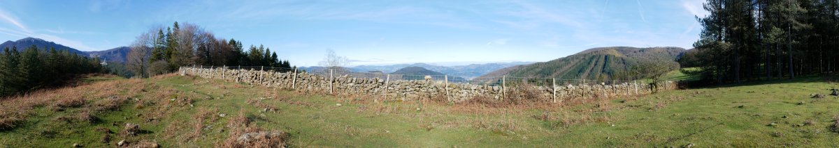 Erpin geodesikoa duen tontorreko panoramika