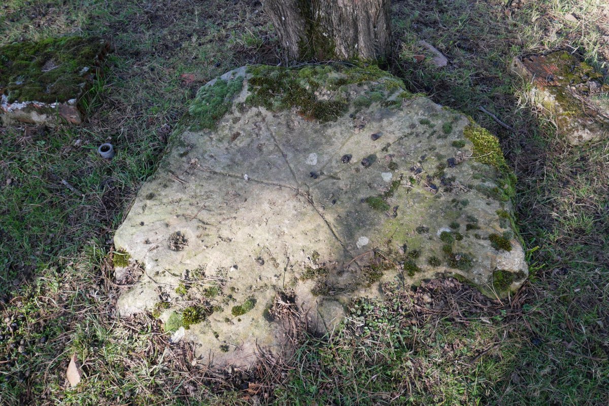 Norabide mahai zaharra ekialdeko bizkarrean, "Torre" izeneko muinoan
