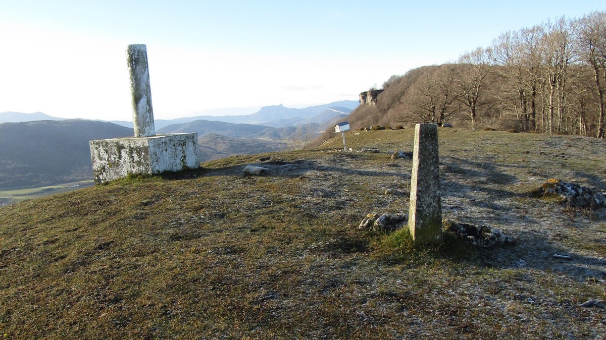 Kapitate mendia, Entzia-Harana