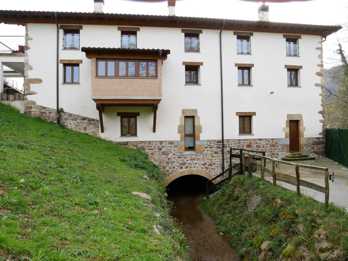 Arraskuerrota, Karrika