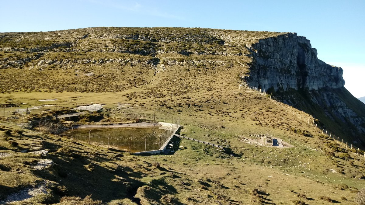 Eskutxi (1185m) Eskaileratxoak atakatik ikusita