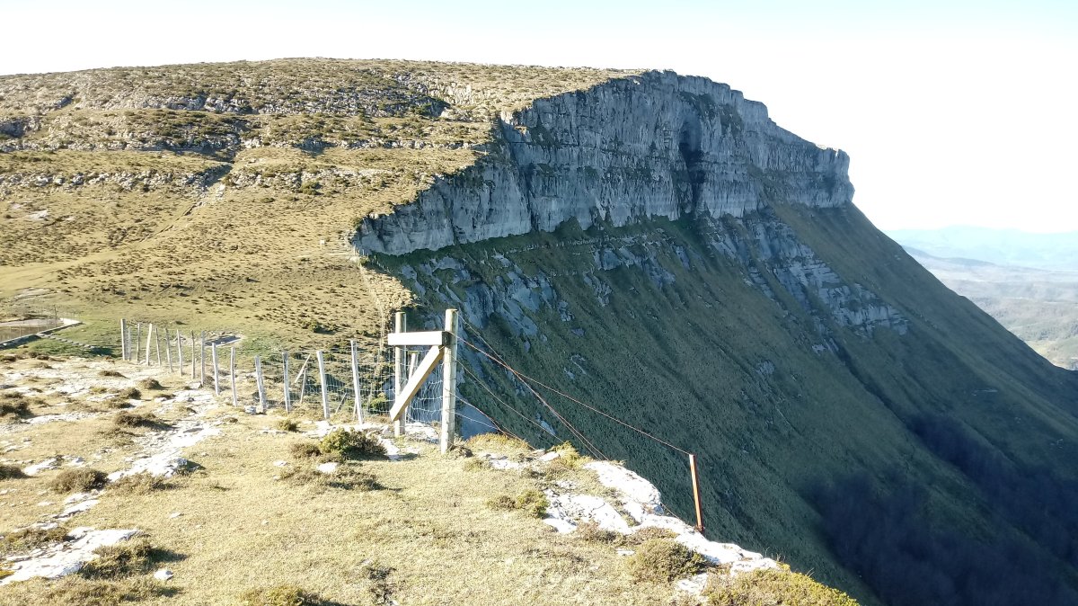Eskutxi (1185m) Eskaileratxoak atakatik ikusita