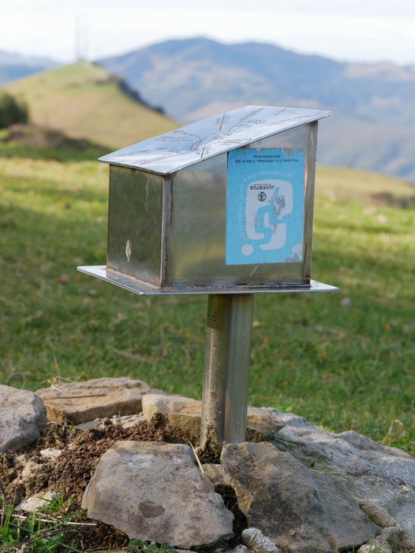 Larreako txartelontzia