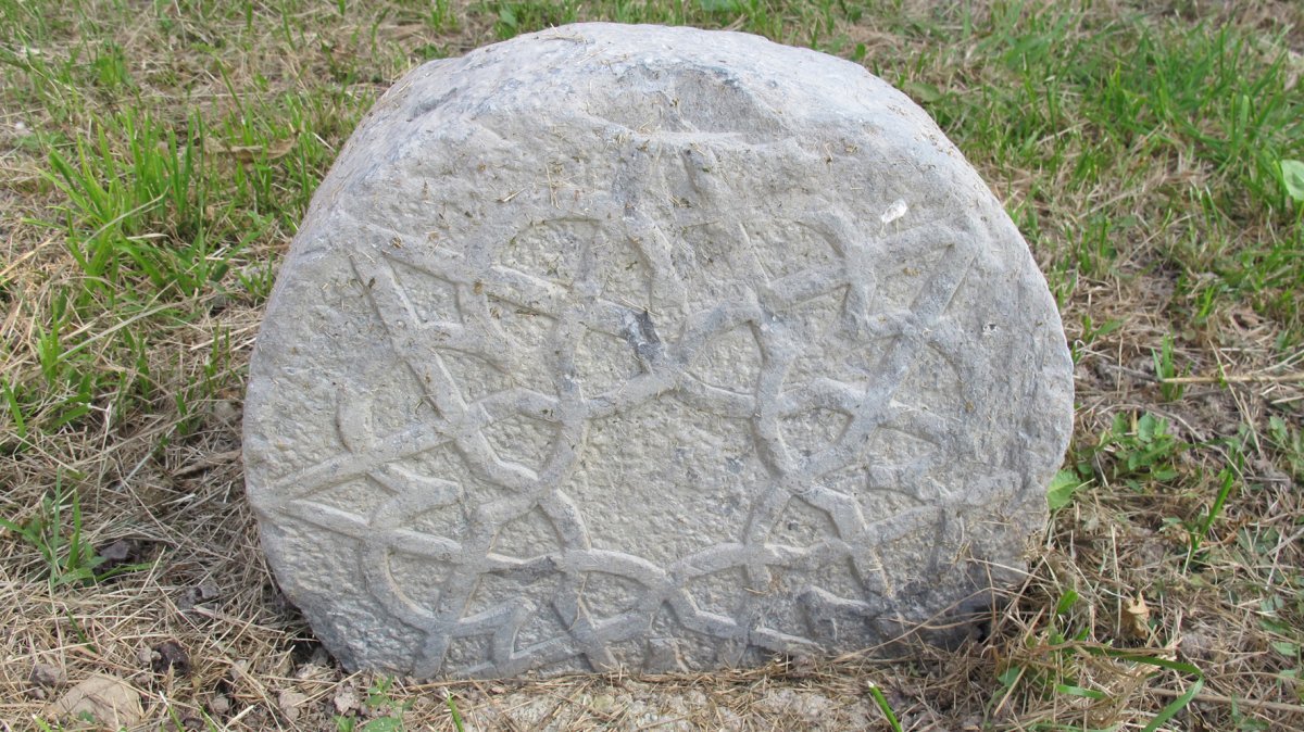 Hilarria eliz atarian, Altzuza-Eguesibar