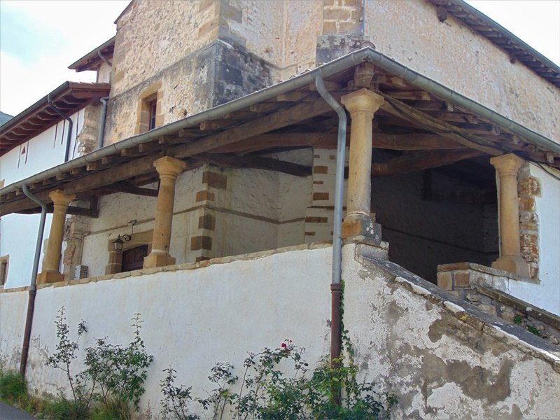 Santiago Eliza Goroetan