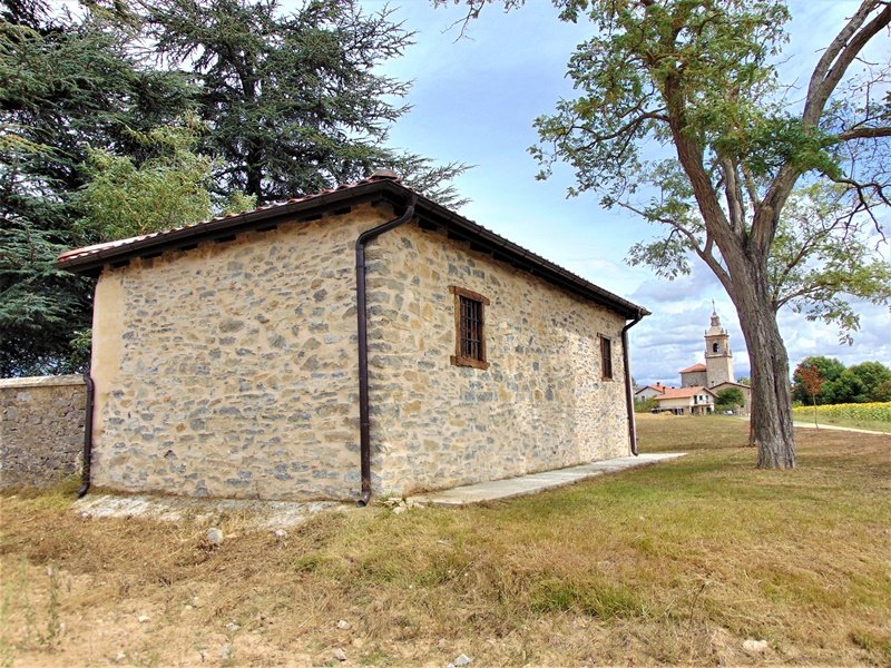 San Juan Ermita Ullibarri/Arrazuako Hilerrian