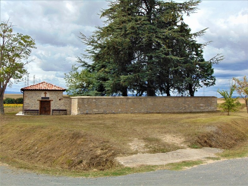 San Juan Ermita Ullibarri/Arrazuako Hilerrian