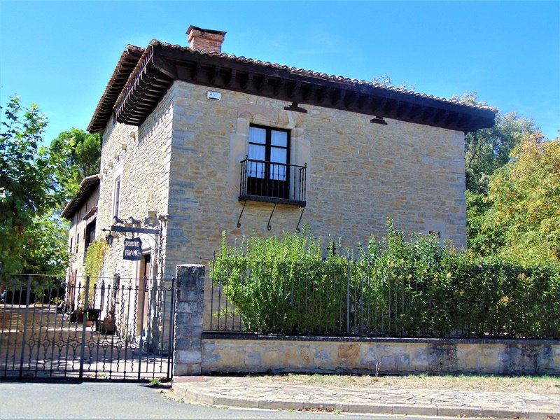 Dorre Zuria Jauregia Oreitian