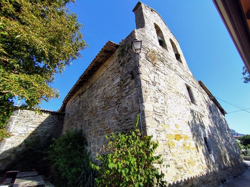 Santiago Eliza Aprikanon